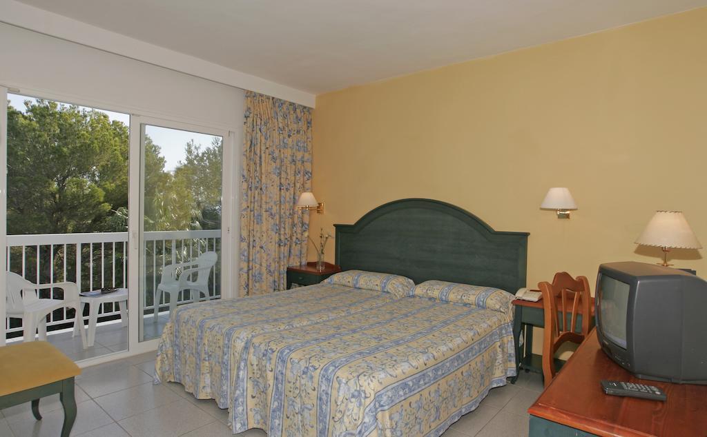 Es Pi 2 Hotel Playa Migjorn Room photo